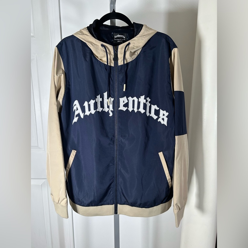 Men's Medium Navy and Beige Jacket Authentics